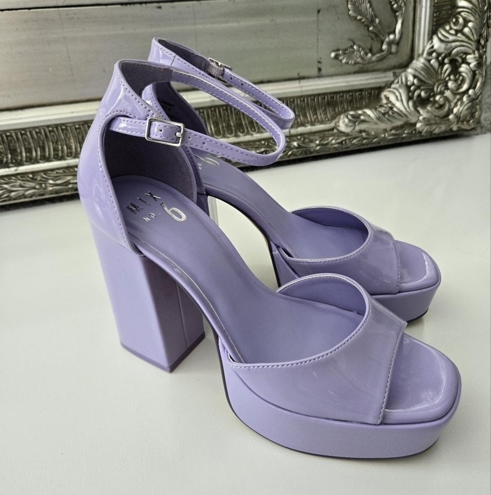 Mix No. 6 Sammir Platform Sandal. Patent Leather in Lavander. Size 7. New.Add